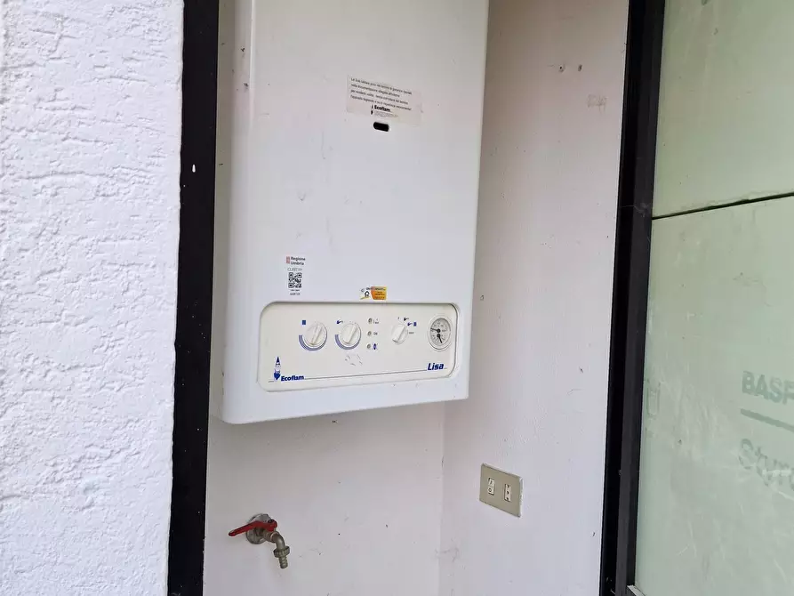 Immagine 3 di Porzione di casa in vendita  in Via Anghiari a Castiglione Del Lago