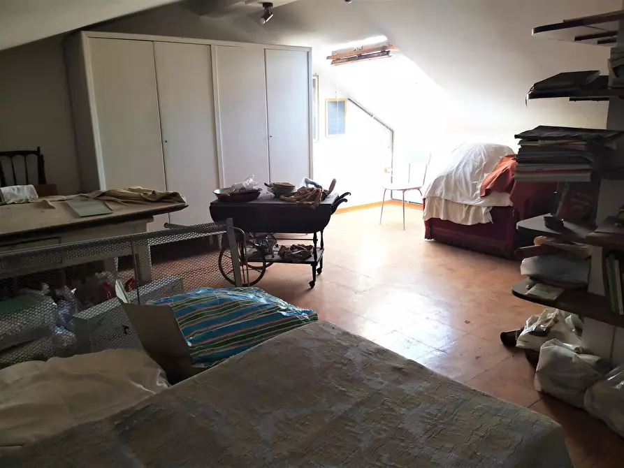 Immagine 23 di Quadrilocale in vendita  in Piazza Cesare Caporali 4 a Castiglione Del Lago