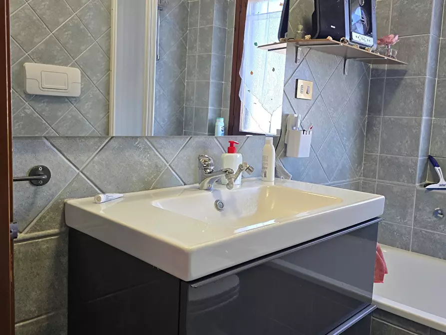 Immagine 32 di Quadrilocale in vendita  in Via Campania a Castiglione Del Lago