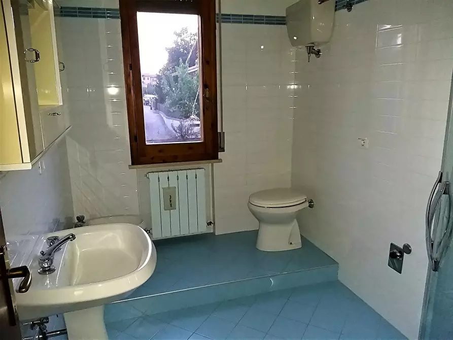 Immagine 13 di Bilocale in vendita  in Via Di Vittorio a Castiglione Del Lago