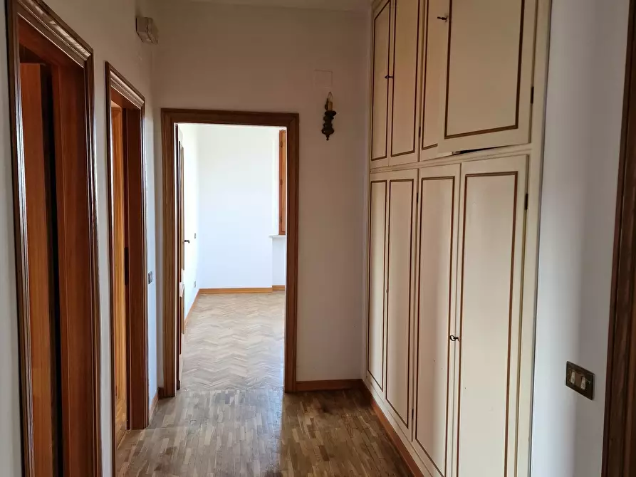 Immagine 28 di Villa in vendita  in Viale Perugia 37 a Castiglione Del Lago