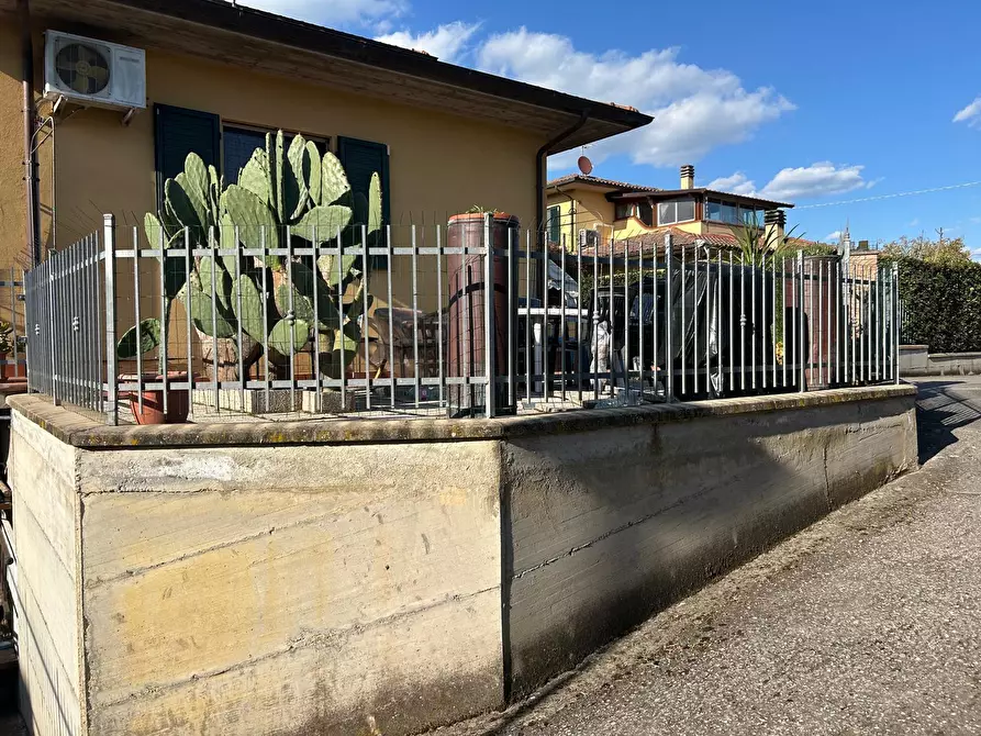 Immagine 35 di Casa trifamiliare in vendita  in Via Bagnolo a Castiglione Del Lago