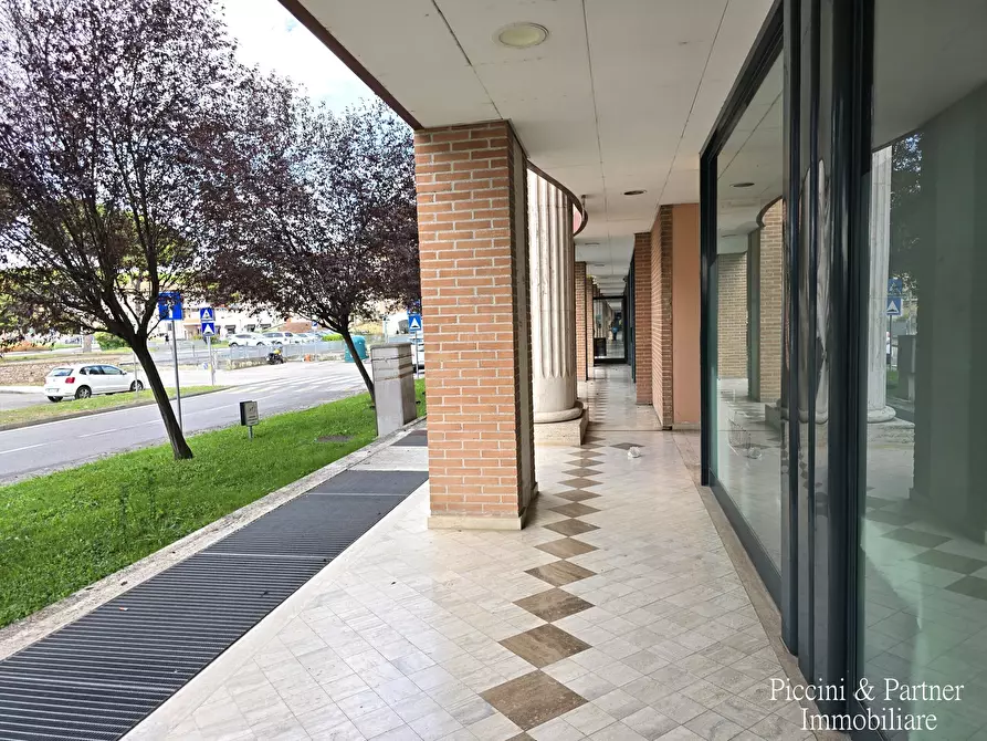Immagine 14 di Locale commerciale in vendita  in Via del Conservificio a Bastia Umbra