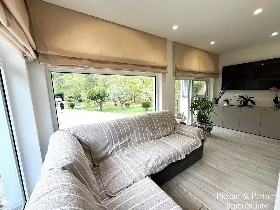 Immagine 10 di Villa in vendita  in Via Giovan Pietro Vitali a Massa