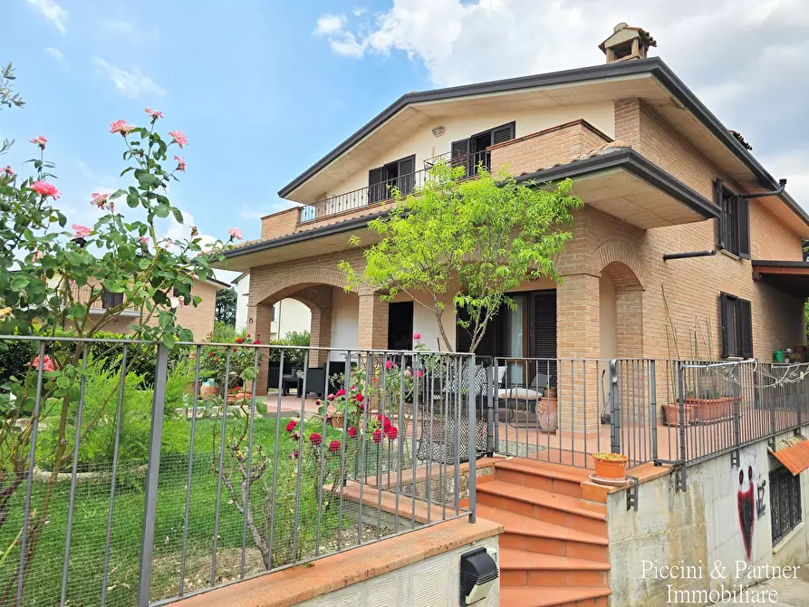 Immagine 2 di Villa in vendita  in Via Lillacci a Perugia