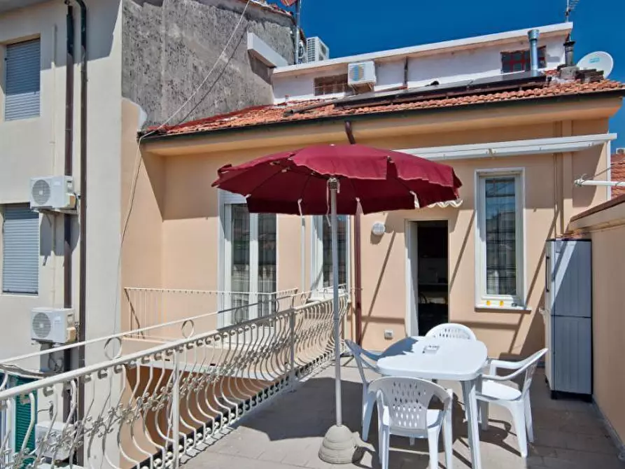 Immagine 14 di Appartamento in affitto  a Viareggio