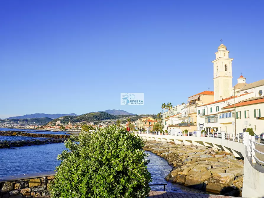 Immagine 37 di Bilocale in vendita  in Via Aurelia Ponente 102 Bis a Santo Stefano Al Mare