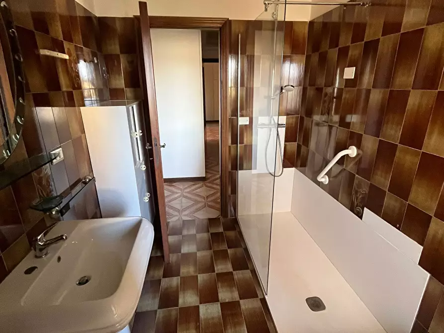 Immagine 24 di Trilocale in vendita  in Via Giangiulio Adamo 46 a Lanciano