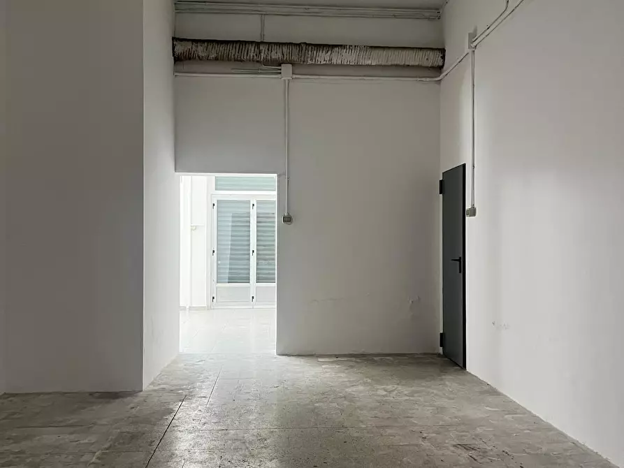 Immagine 10 di Locale commerciale in affitto  in Via del Pescara 5 a Lanciano