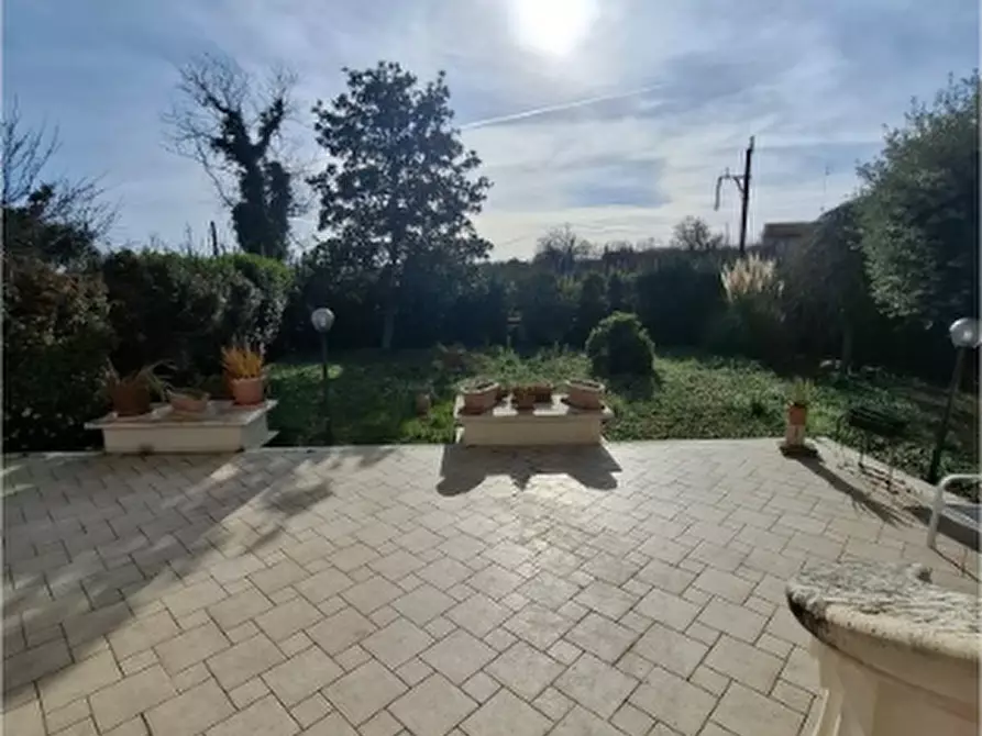 Immagine 50 di Villa in vendita  a Lanciano