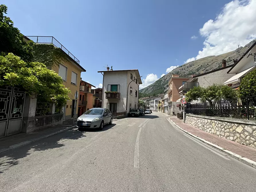Immagine 55 di Appartamento in vendita  in Piazza del Municipio a Lama Dei Peligni