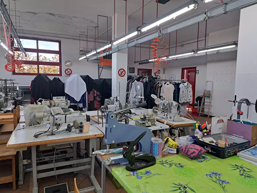 Immagine 15 di Attività artigianale in affitto  in SS538 a Orsogna