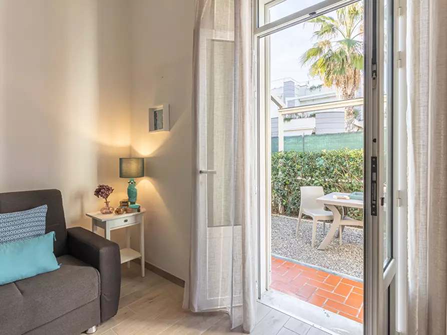 Immagine 1 di Villa in vendita  in Viale della Vittoria a Cecina