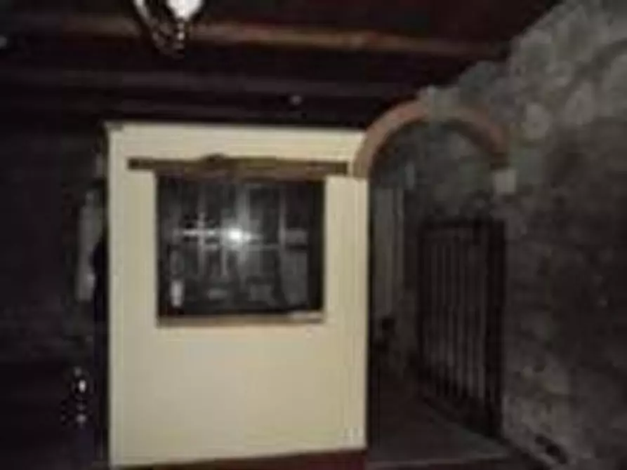 Immagine 7 di Locale commerciale in vendita  in Largo G. Roncacci 9 a Morlupo