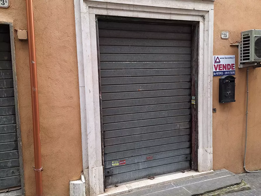 Immagine 12 di Locale commerciale in vendita  in Corso Umberto I 75 a Morlupo