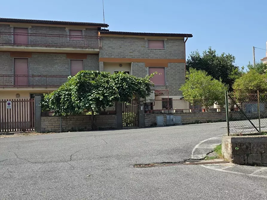 Immagine 103 di Palazzo in vendita  in Via Giovanni Pascoli 18 a Morlupo