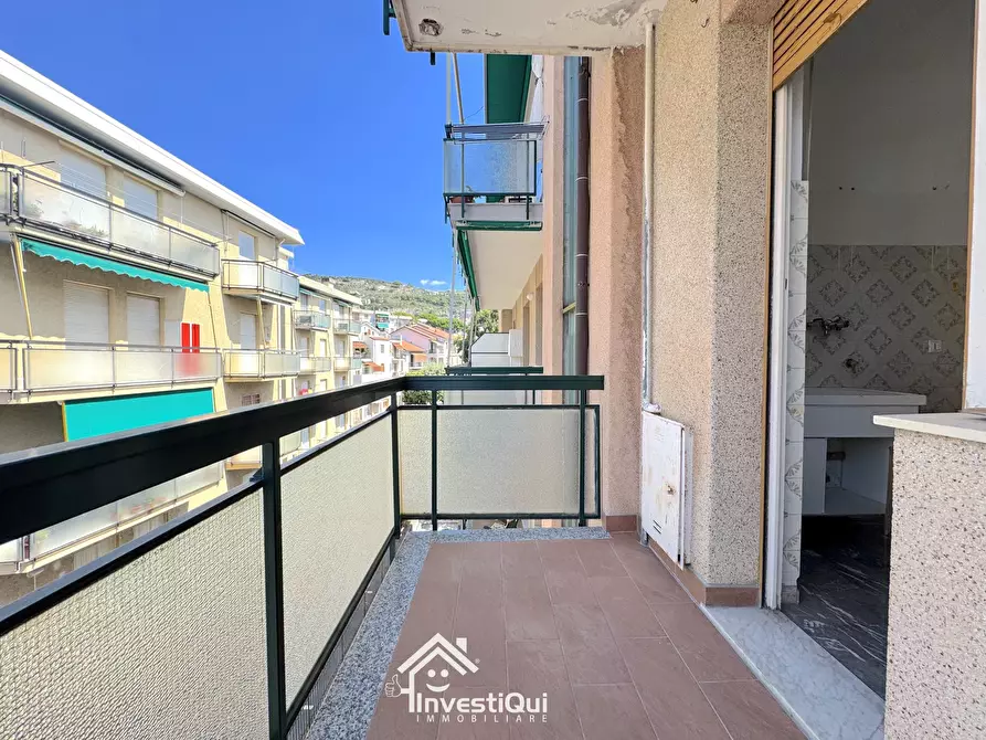Immagine 15 di Bilocale in vendita  in Viale Riviera 40 a Pietra Ligure