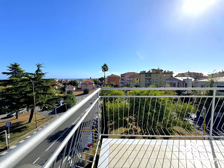 Immagine 12 di Trilocale in vendita  in Via Enrico Toti 1 a Loano