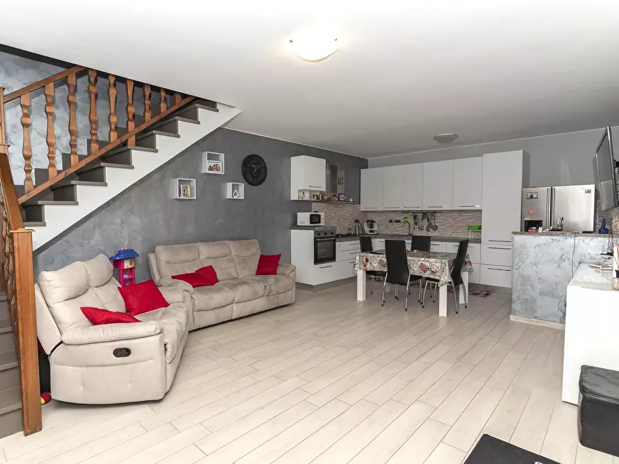 Immagine 1 di Porzione di casa in vendita  a Nole