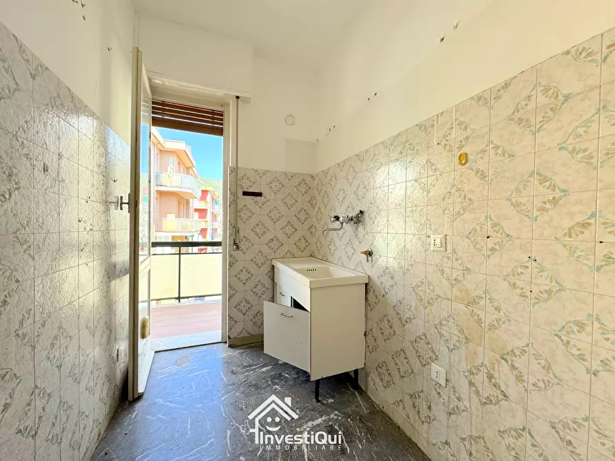 Immagine 9 di Bilocale in vendita  in Viale Riviera 40 a Pietra Ligure