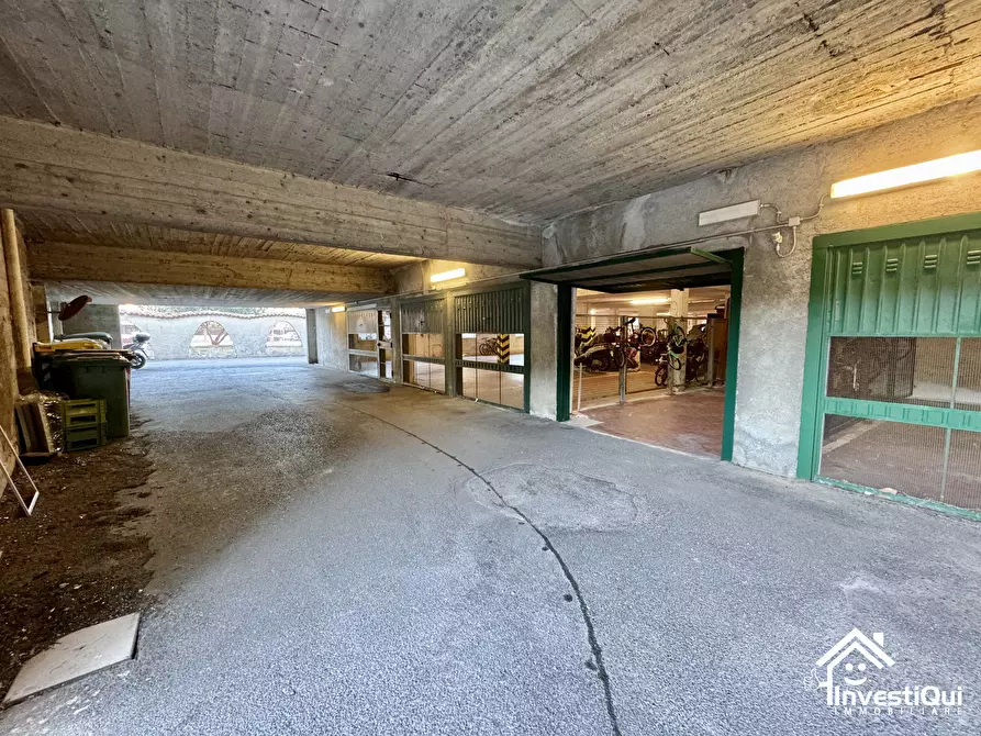 Immagine 2 di Garage in vendita  in Via Francesco Crispi 223 a Pietra Ligure