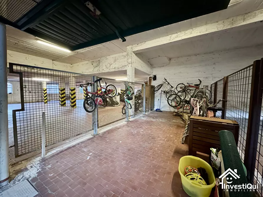 Immagine 4 di Garage in vendita  in Via Francesco Crispi 223 a Pietra Ligure