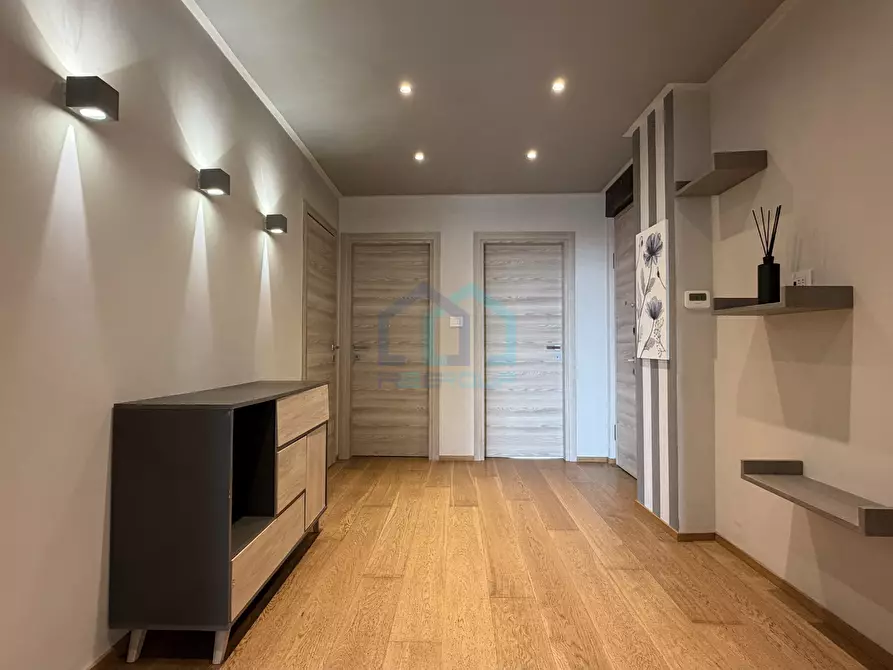 Immagine 2 di Pentalocale in vendita  in Via della Tagliata 8 a Savona