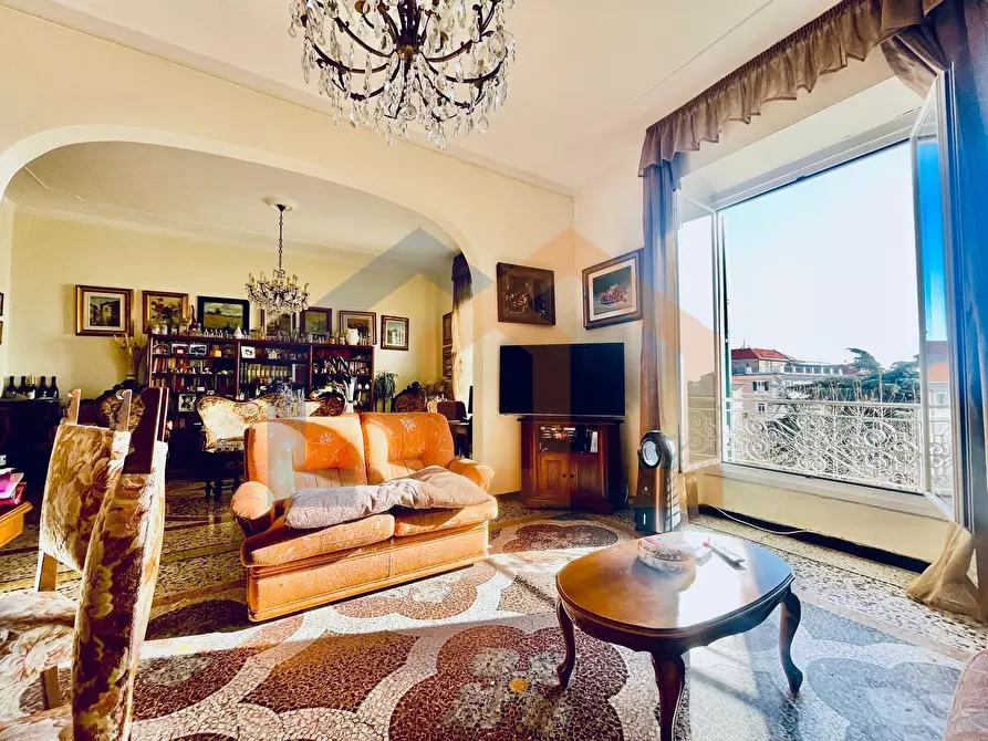 Immagine 5 di Appartamento in vendita  in Piazza del Popolo 8 a Savona