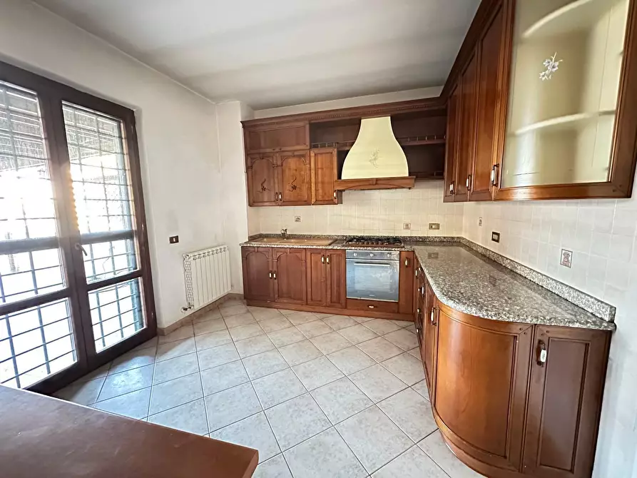 Immagine 15 di Casa trifamiliare in vendita  in Via Svetonio 73 a Guidonia Montecelio