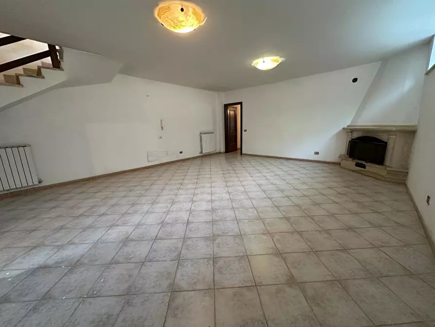 Immagine 39 di Casa trifamiliare in vendita  in Via Svetonio 73 a Guidonia Montecelio