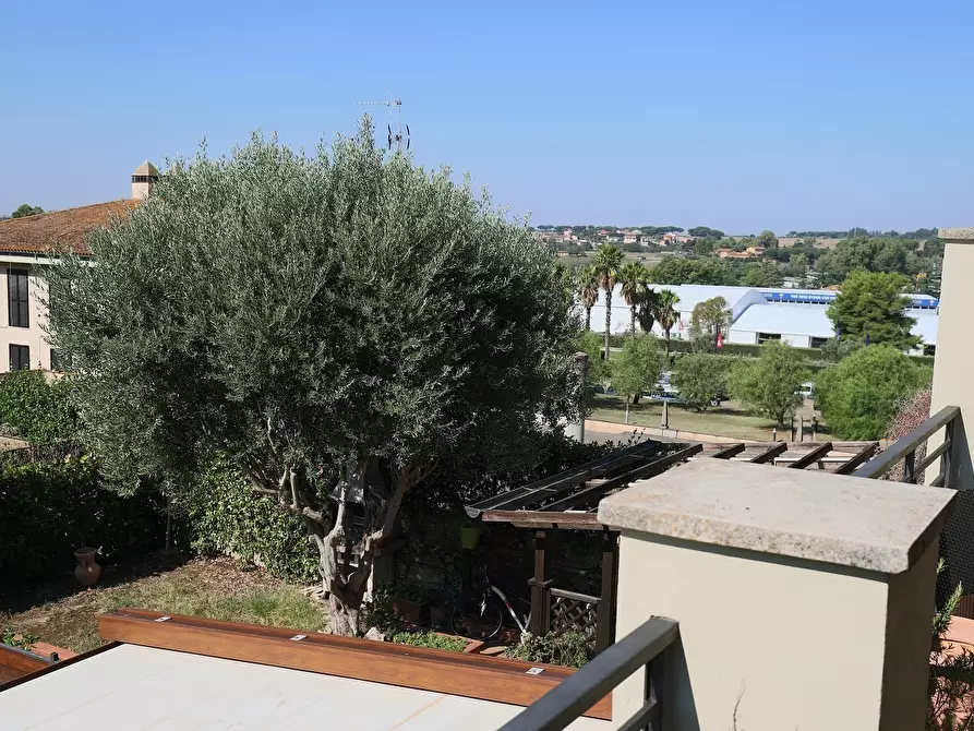 Immagine 30 di Villa in vendita  in Via di Marco Simone 80 a Guidonia Montecelio