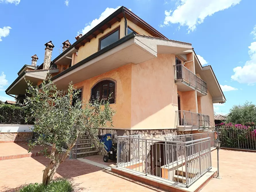 Immagine 1 di Villa in vendita  in Via Irlanda 11 a Guidonia Montecelio