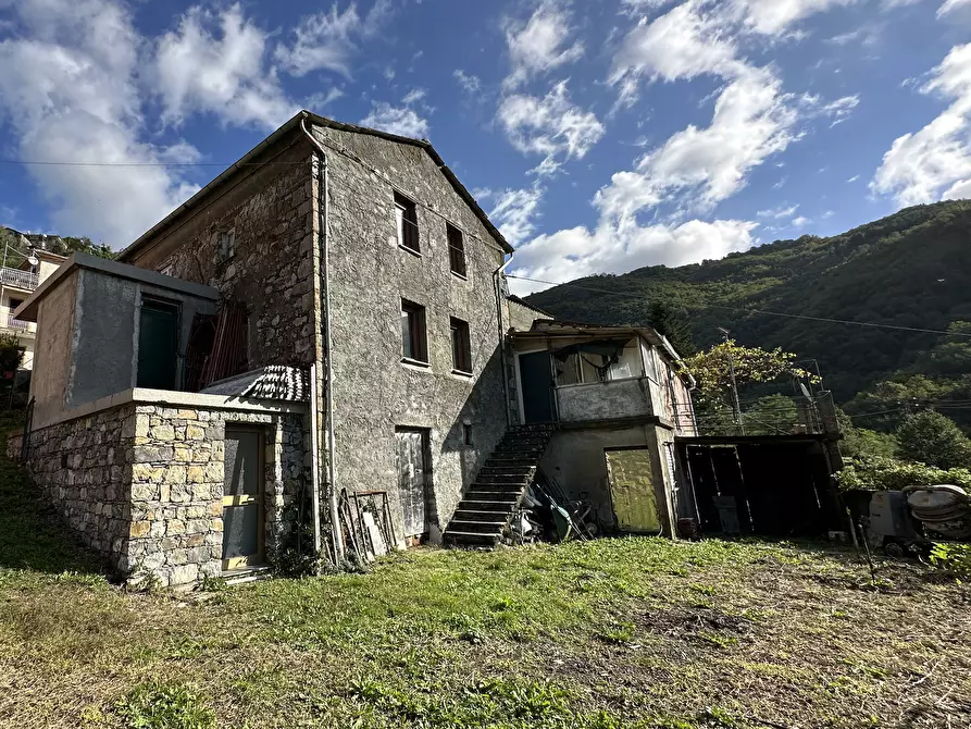 Immagine 1 di Casa trifamiliare in vendita  a Borzonasca