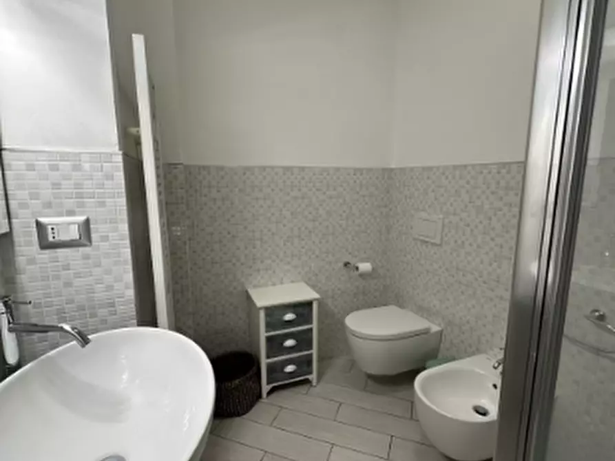 Immagine 11 di Pentalocale in affitto  a Chiavari