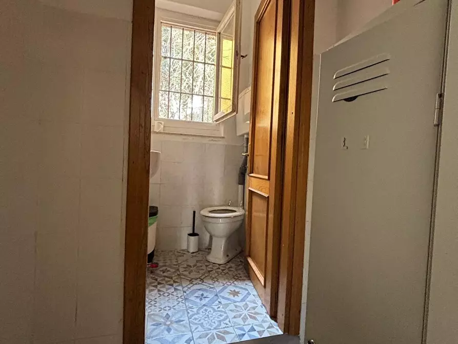 Immagine 10 di Locale commerciale in vendita  in Via di Ripoli a Firenze