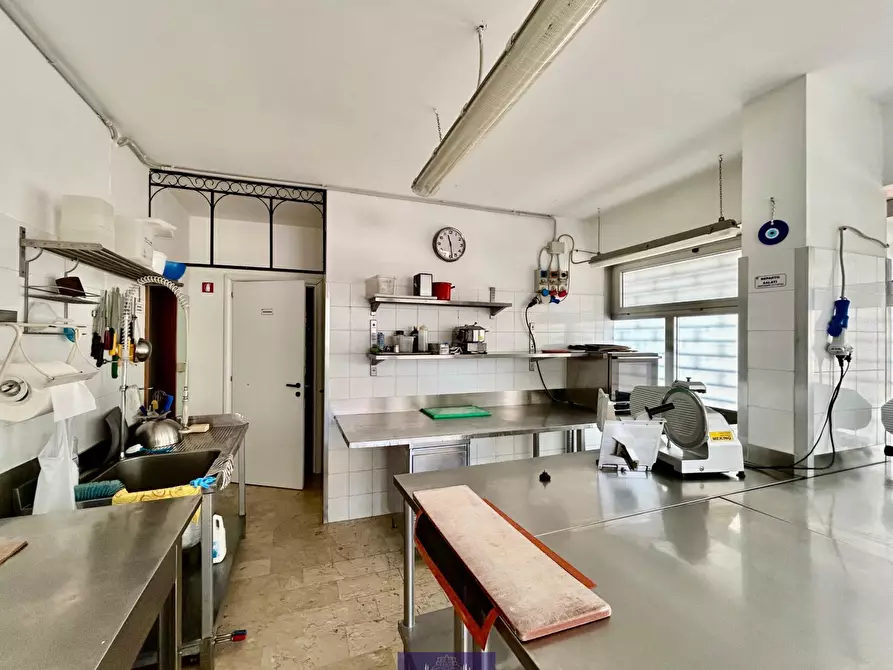 Immagine 10 di Locale commerciale in vendita  in Via Odoardo Borrani a Firenze