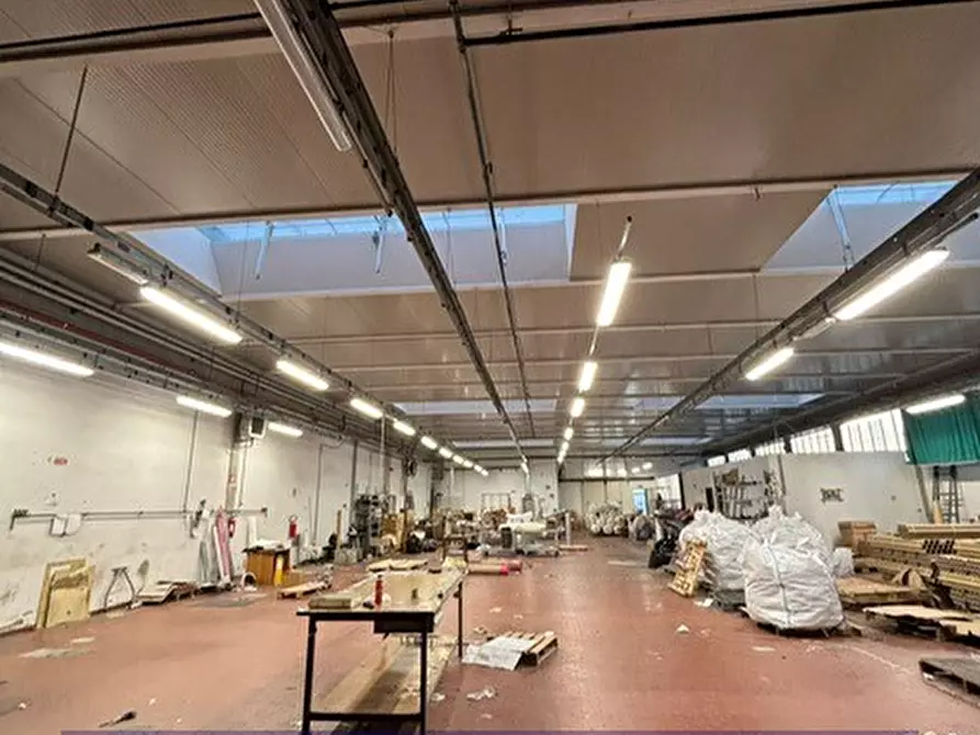 Immagine 1 di Laboratorio in vendita  in Via Castonella a Campi Bisenzio