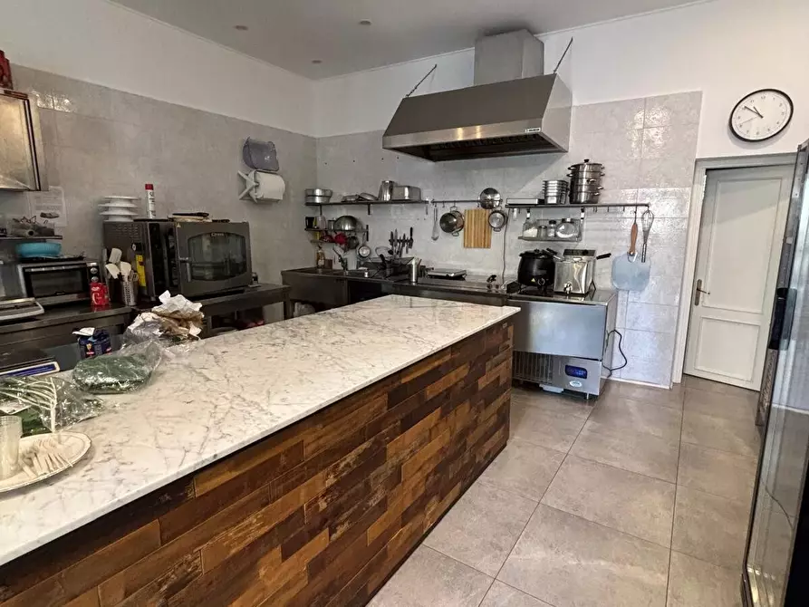 Immagine 5 di Locale commerciale in vendita  in Via di Ripoli a Firenze