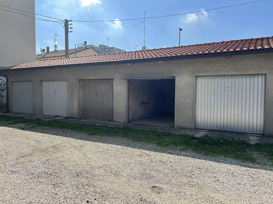 Immagine 1 di Garage in affitto  in Viale Giovanni Amendola 74 a Crevalcore