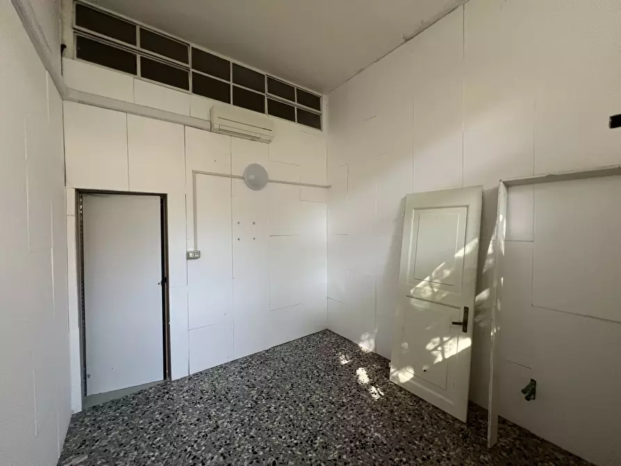 Immagine 17 di Locale commerciale in affitto  in via C. B. Cavour 38 a Crevalcore