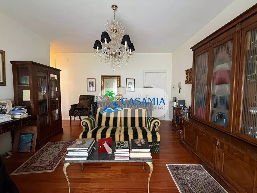 Immagine 1 di Pentalocale in vendita  a San Benedetto Del Tronto