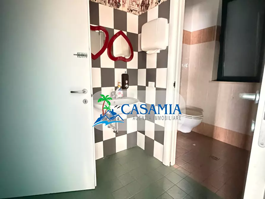 Immagine 12 di Locale commerciale in vendita  a San Benedetto Del Tronto