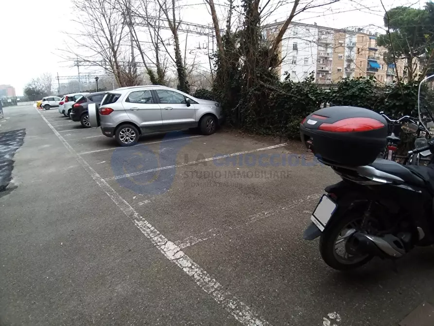 Immagine 36 di Trilocale in affitto  in VIA RANZANI a Bologna