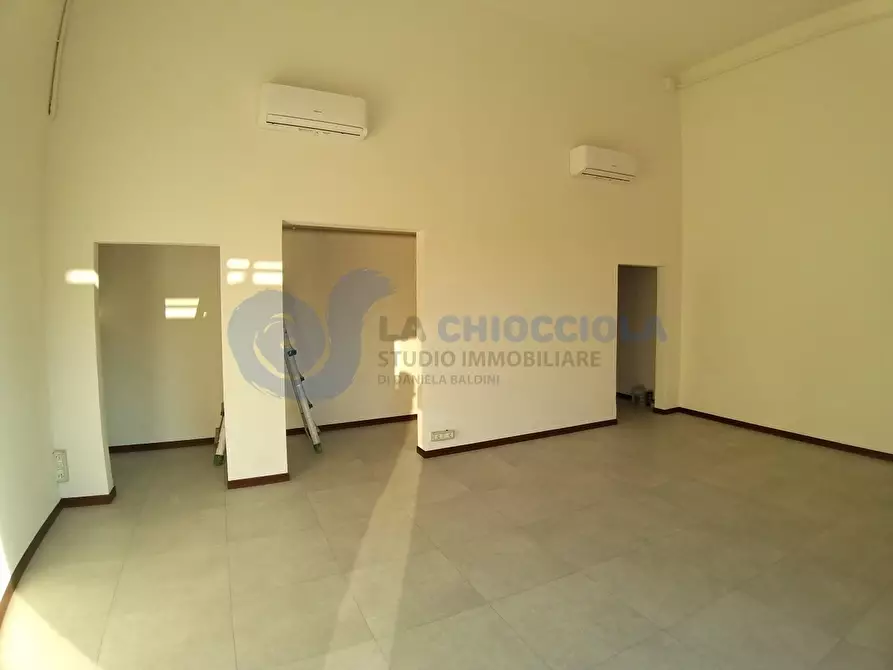 Immagine 12 di Locale commerciale in affitto  a Bologna