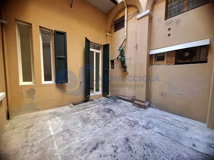 Immagine 22 di Ufficio in vendita  a Bologna