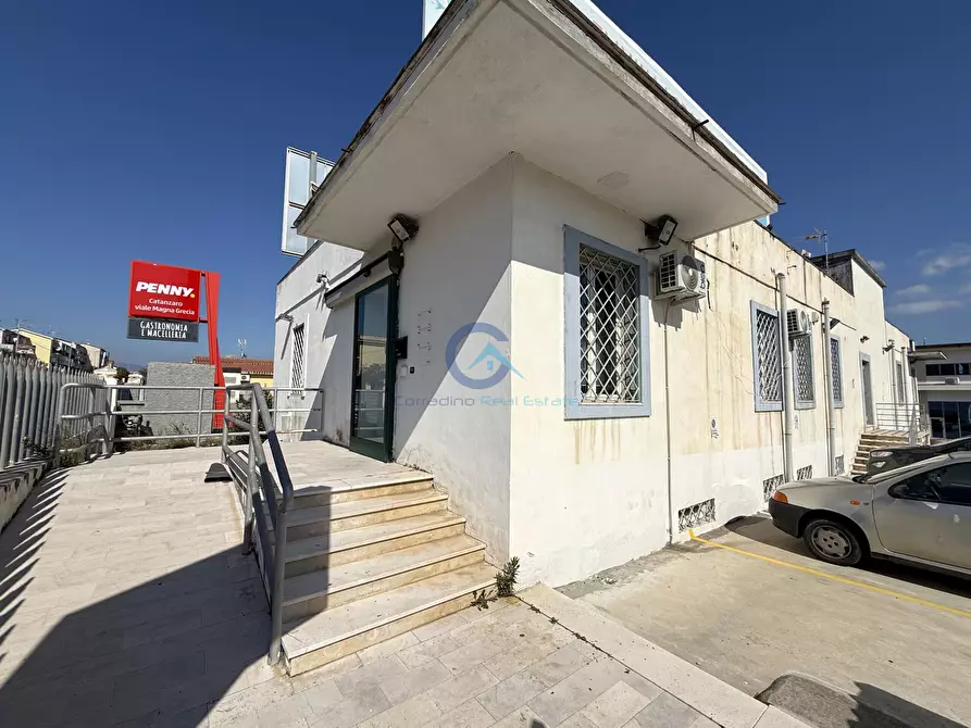 Immagine 25 di Palazzo in vendita  in Viale Magna Grecia 247 a Catanzaro