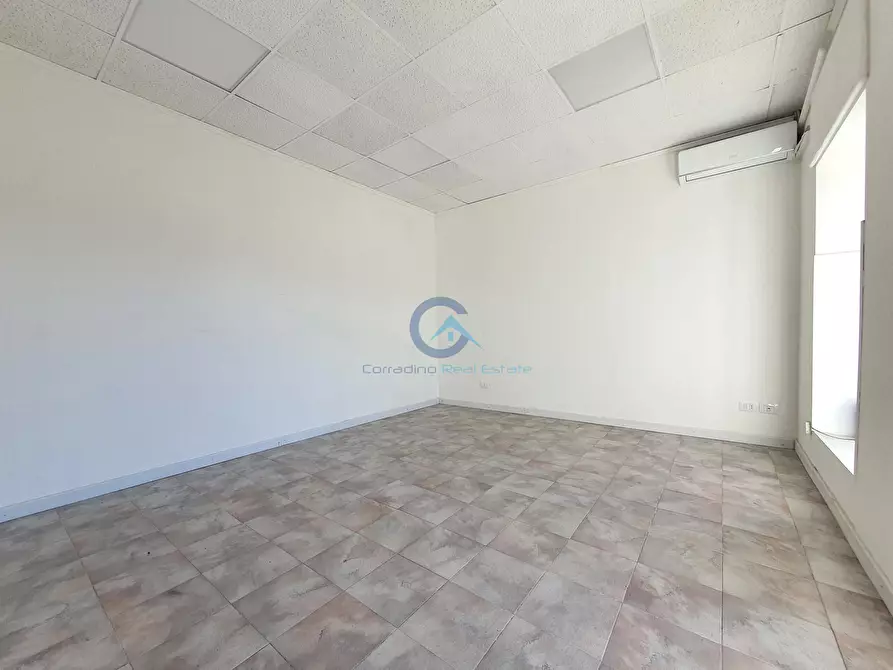 Immagine 5 di Locale commerciale in affitto  in Viale degli Angioini 93 a Catanzaro