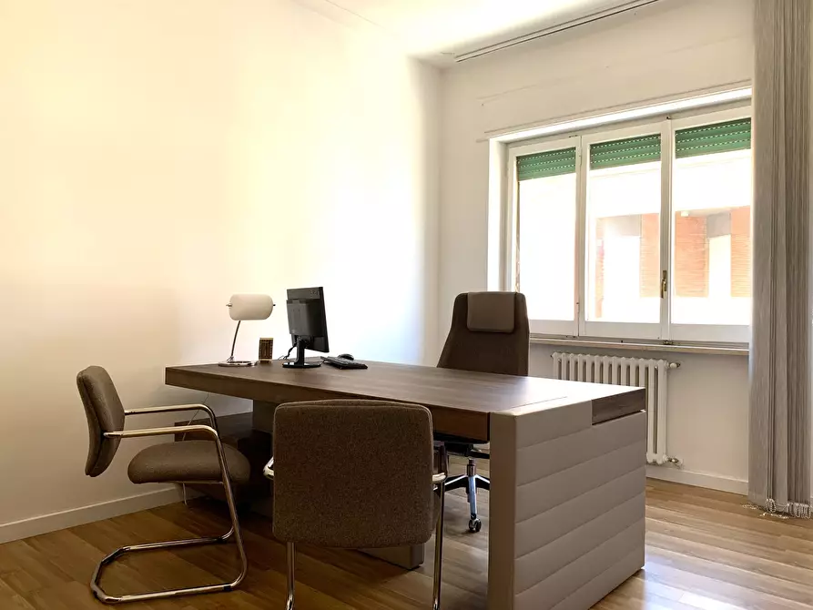 Immagine 6 di Ufficio in affitto  a Catanzaro