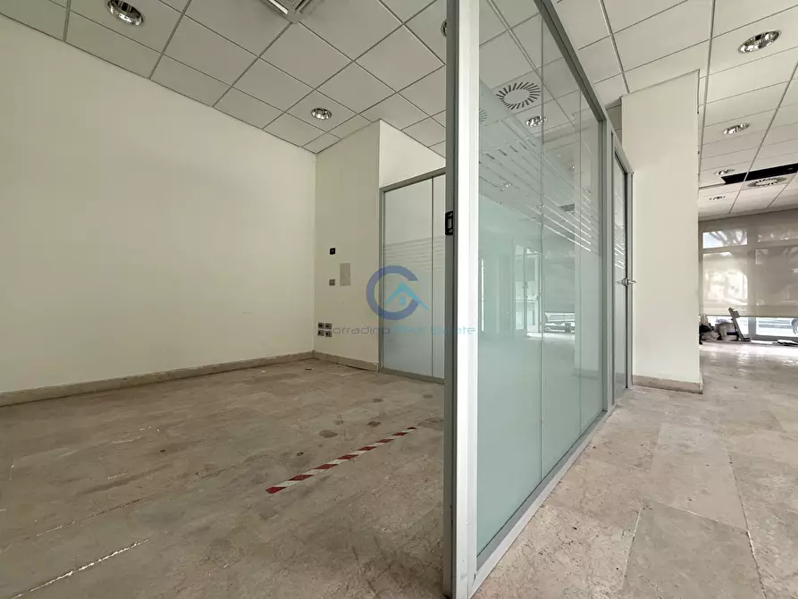 Immagine 3 di Locale commerciale in affitto  in Via Nazario Sauro 9 a Catanzaro