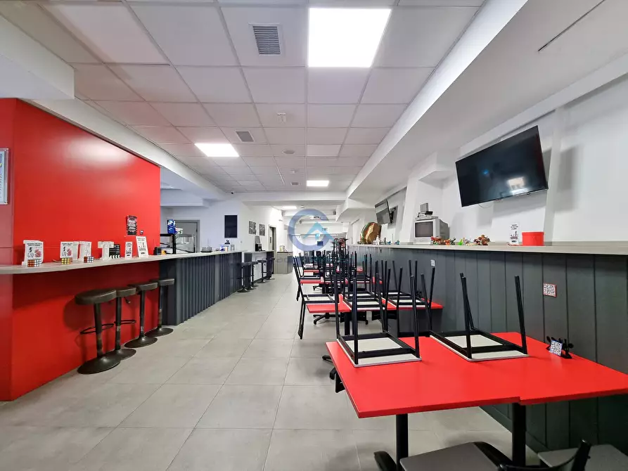 Immagine 1 di Locale commerciale in vendita  a Catanzaro